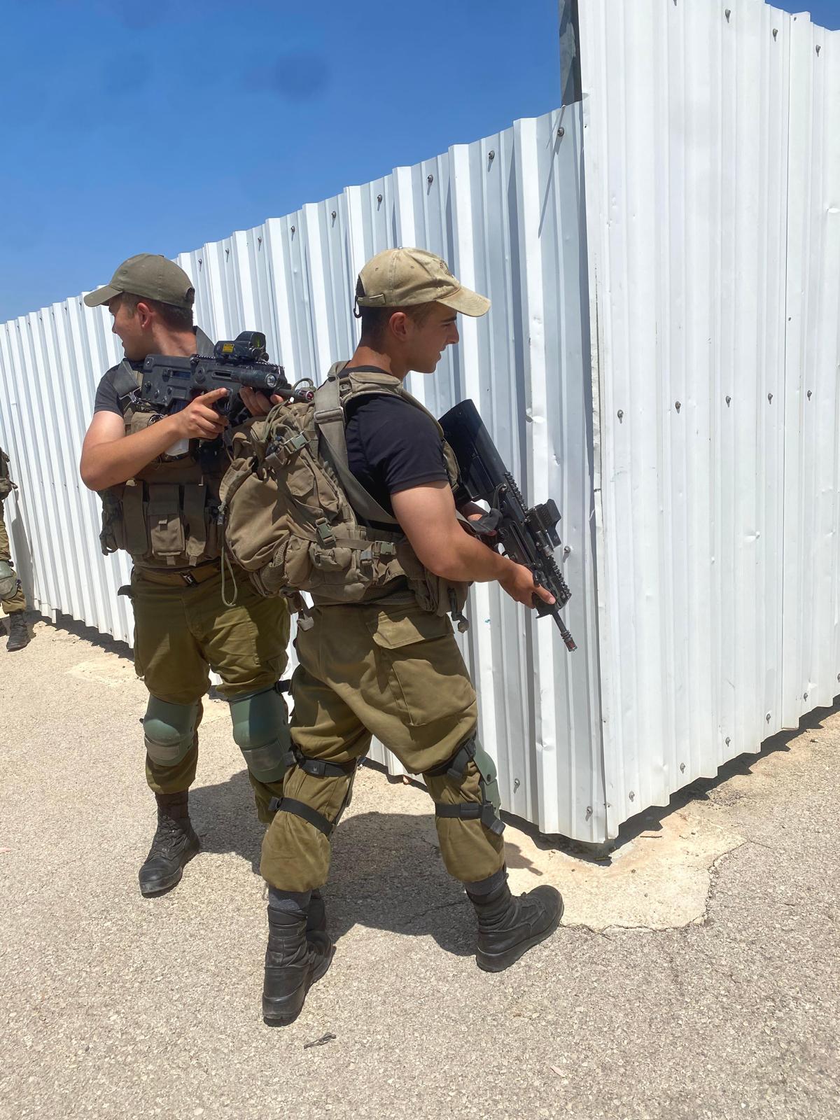 תמונה מחברת זיכרונות ראם מאיר בטיטו זל